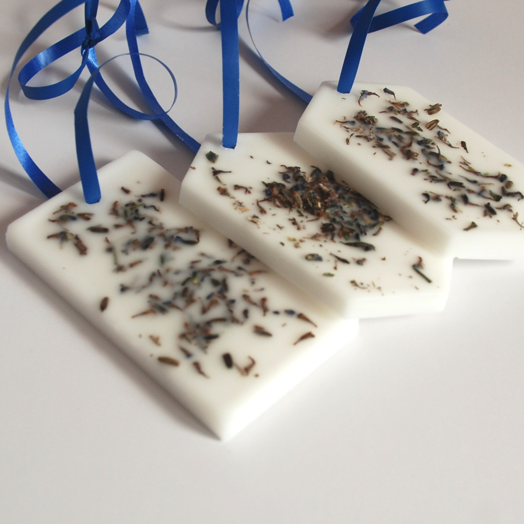 The Lavande Bleue Sachet — Botanical Wax, Real Dried Lavender Buds