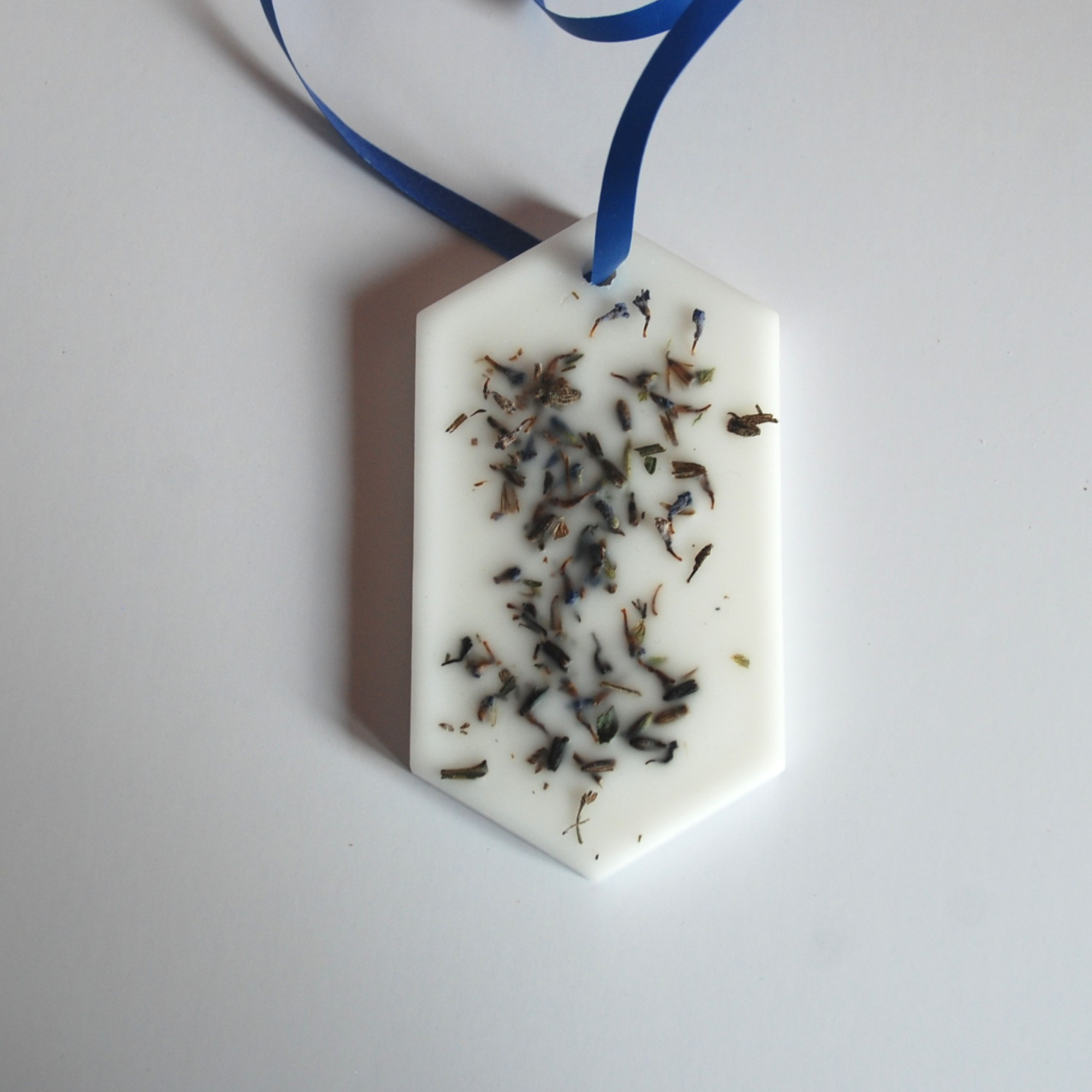 The Lavande Bleue Sachet — Botanical Wax, Real Dried Lavender Buds