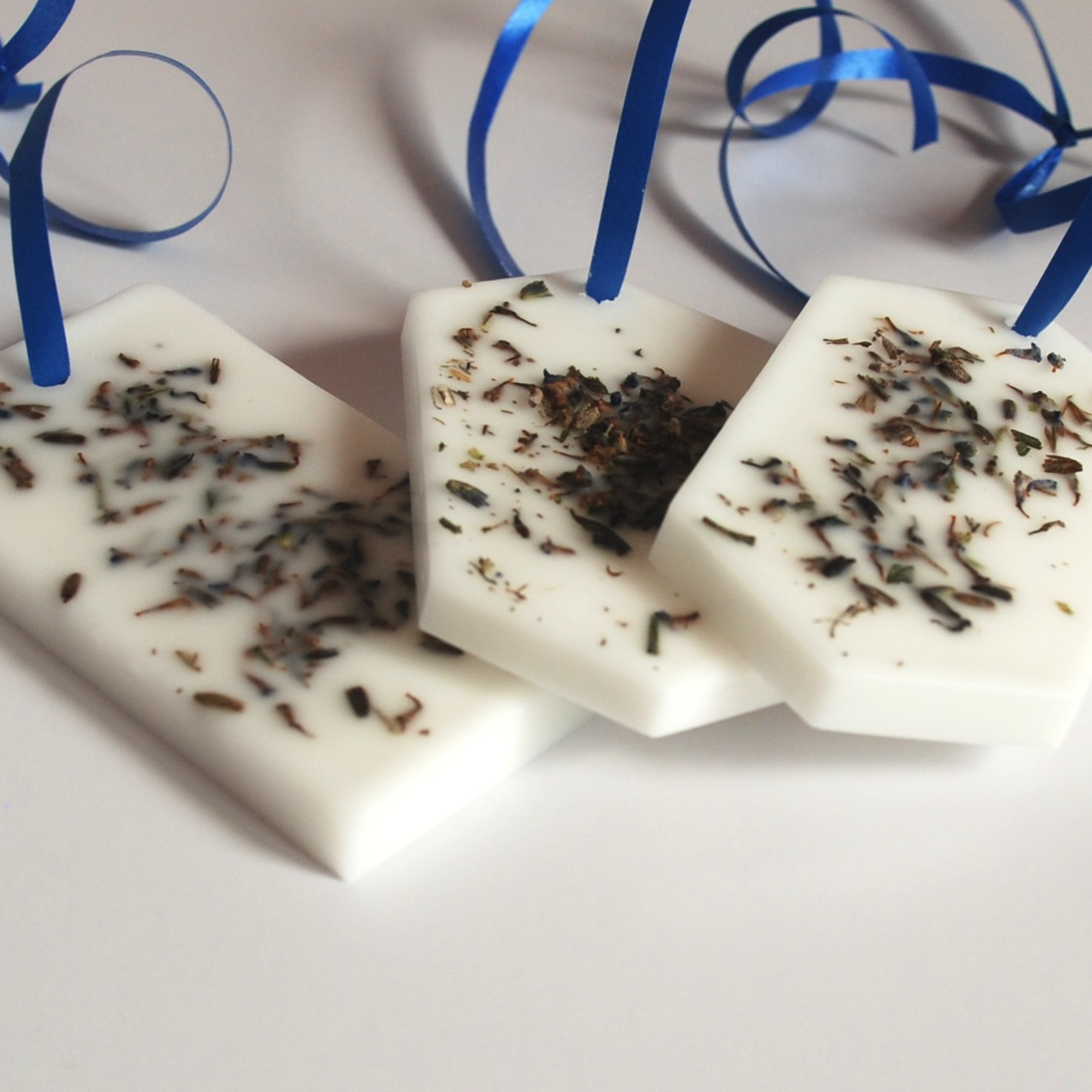 The Lavande Bleue Sachet — Botanical Wax, Real Dried Lavender Buds