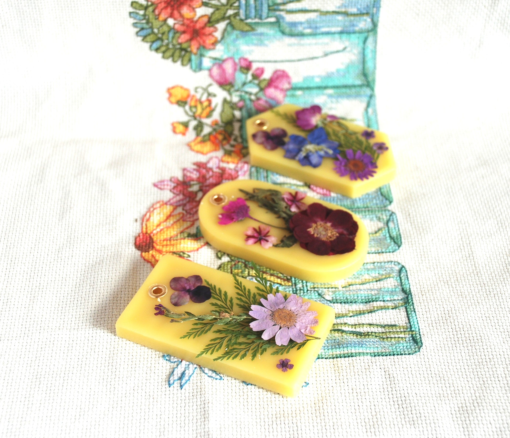 The Jardin Doré Sachet — Botanical Wax, Real Dried Botanicals