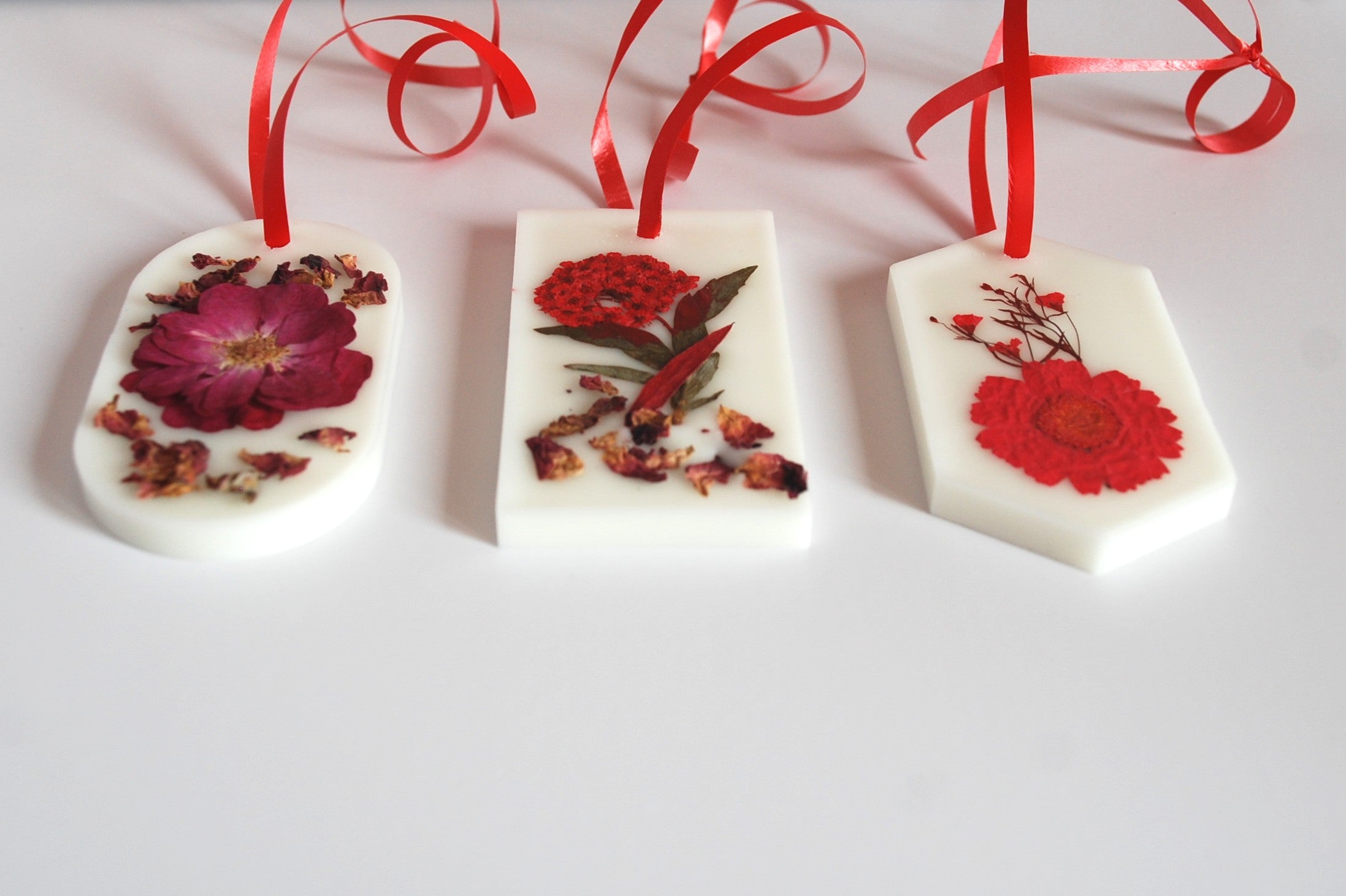 The Jardin Cramoisi Sachet — Botanical Wax, Real Preserved Flowers