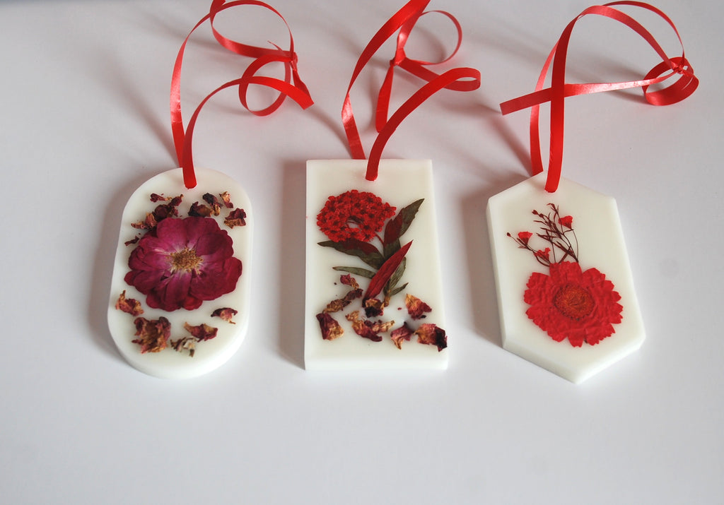 The Jardin Cramoisi Sachet — Botanical Wax, Real Preserved Flowers