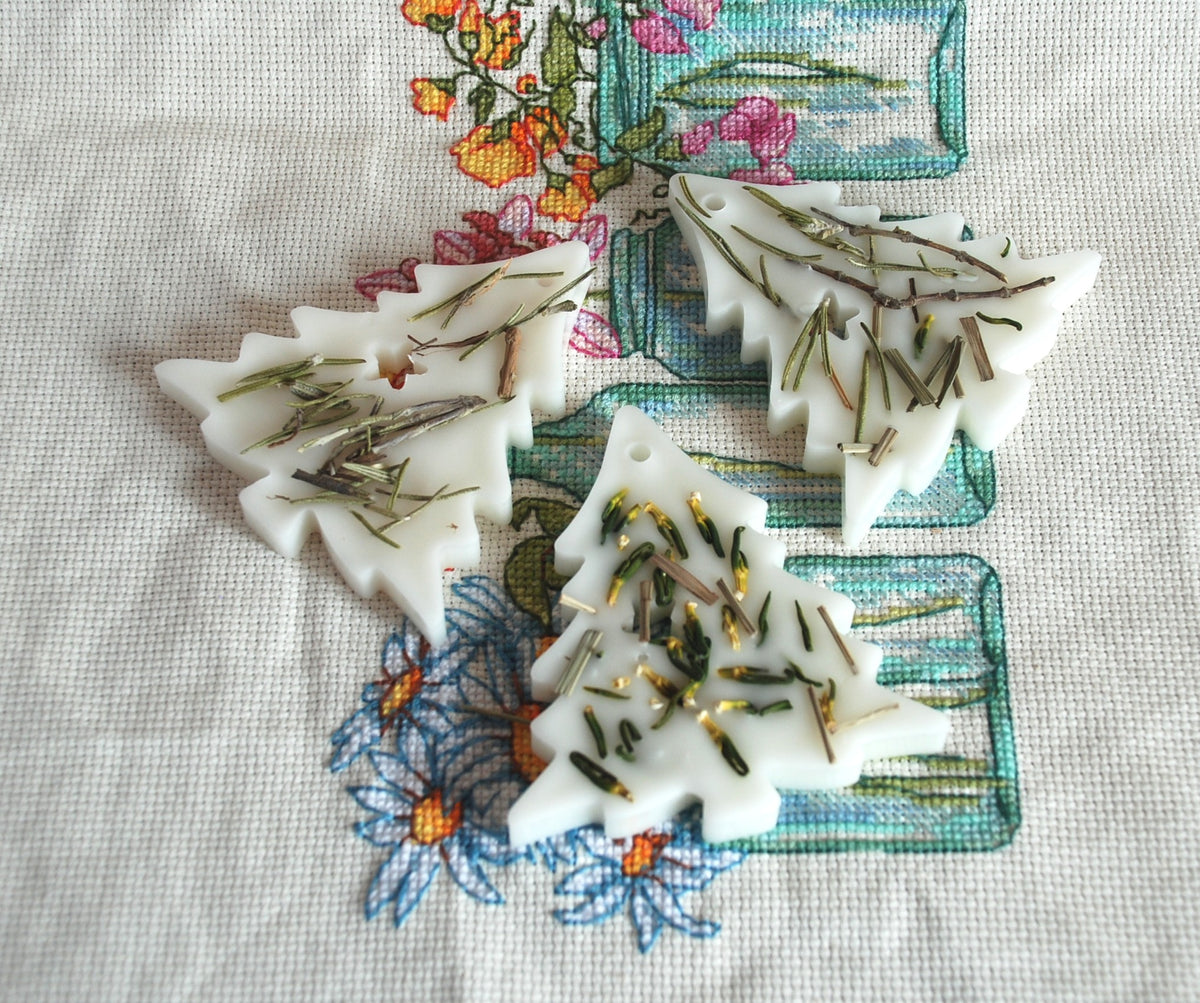 The Petit Sapin Sachet — Botanical Wax, Real Dried Botanicals